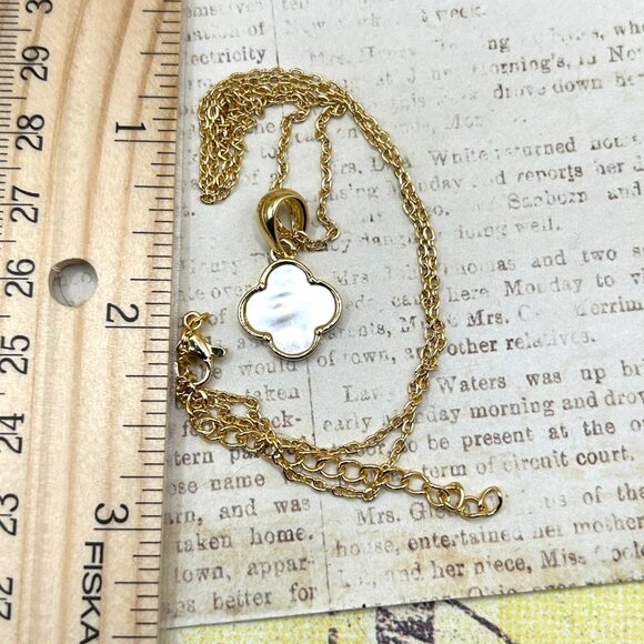 14K Yellow Gold Plate Quatrefoil Clover Charm Necklace Mother of Pearl Finish - Picture 5 of 7